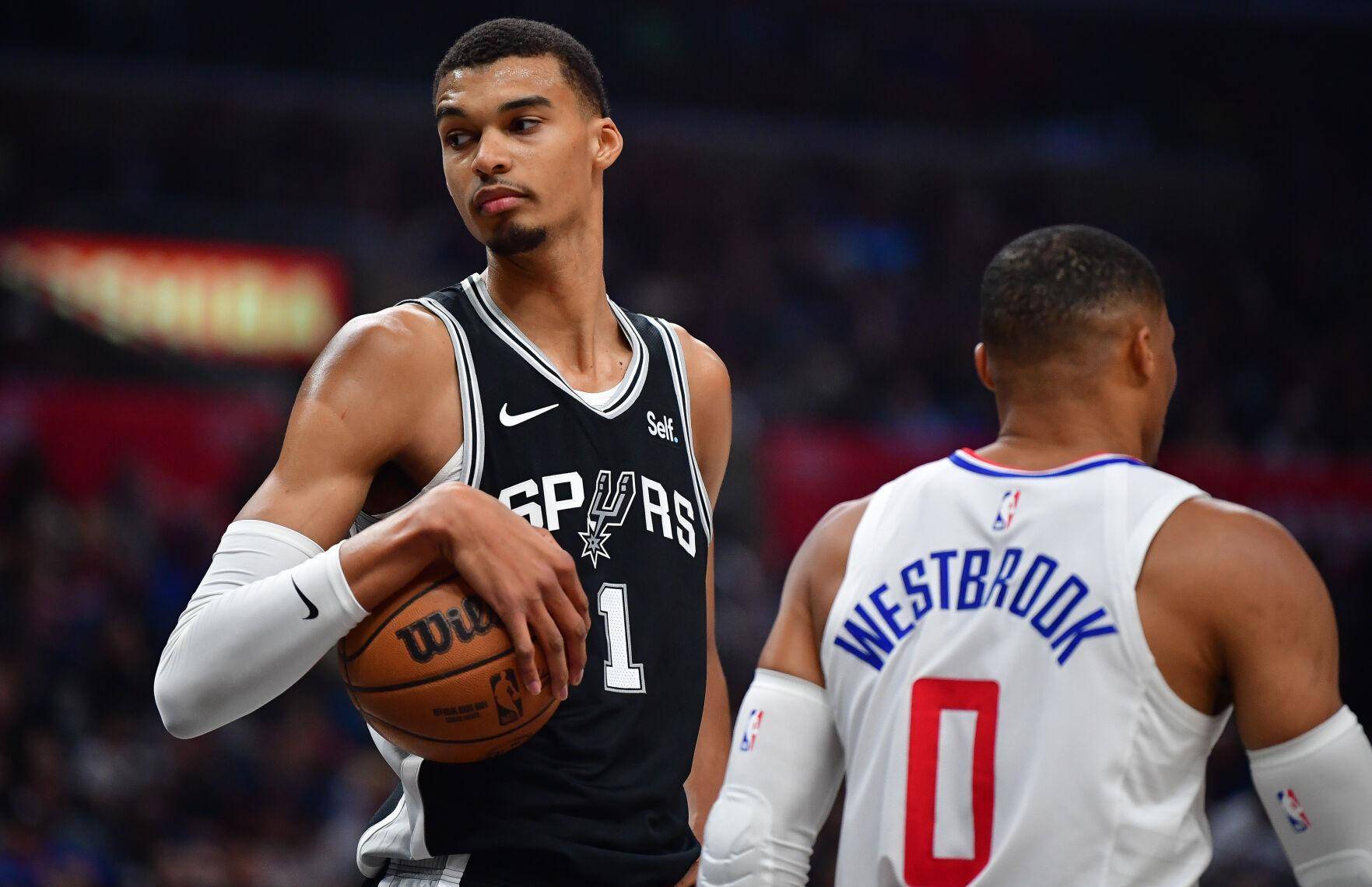 开云体育-Ming新星表现优异表现突出，快船前途光明！-开云体育