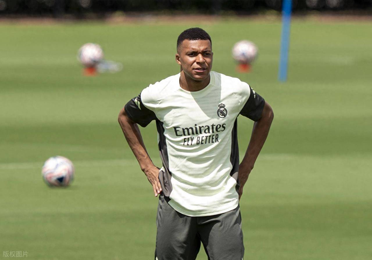 开云app登录入口-关于姆巴佩在C9比赛中大比分获胜，战术调整引发热议！赛场气氛高涨的信息-开云app登录入口