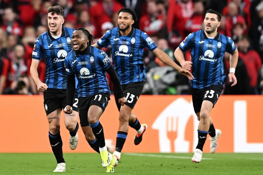 包含巴黎圣日耳曼状态回暖备战欧联亚特兰大清晨手感冰凉，TES球迷沸腾看傻球迷的词条